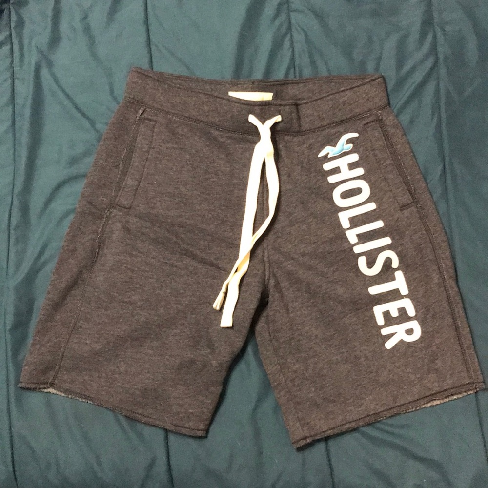 Hollister sweatshorts with pockets